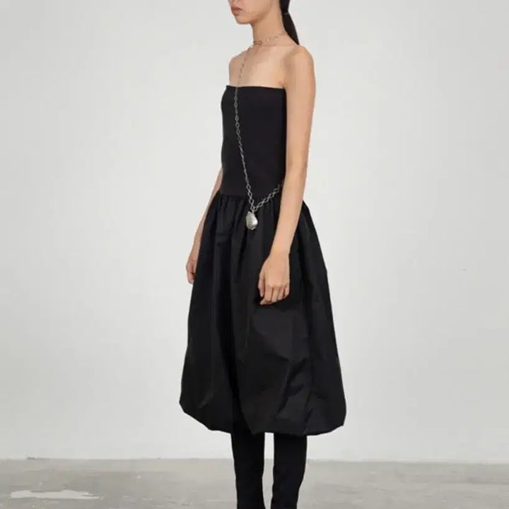 [BUNJANG] Amomento Volume Banding Dress Black / 아모멘토 볼륨밴딩원피스 블랙