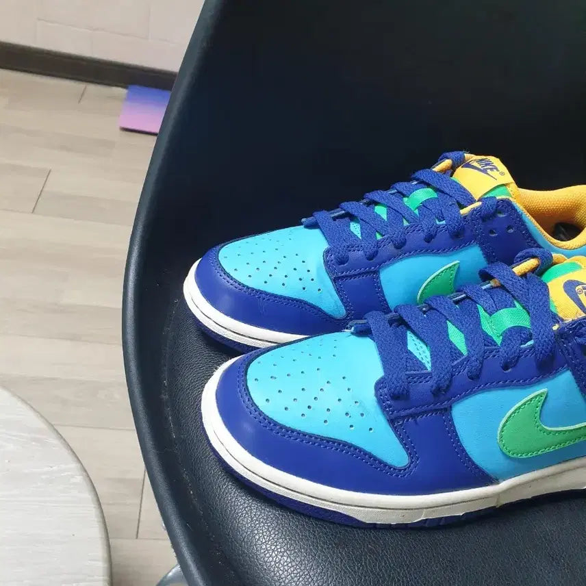 [BUNJANG] Nike Dunk Low Blue/Green Sneakers (240) / 나이키 덩크 로우 블루/그린 운동화(240)