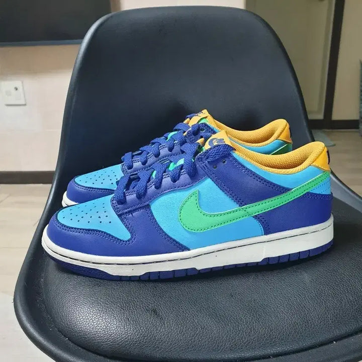 [BUNJANG] Nike Dunk Low Blue/Green Sneakers (240) / 나이키 덩크 로우 블루/그린 스니커즈 240