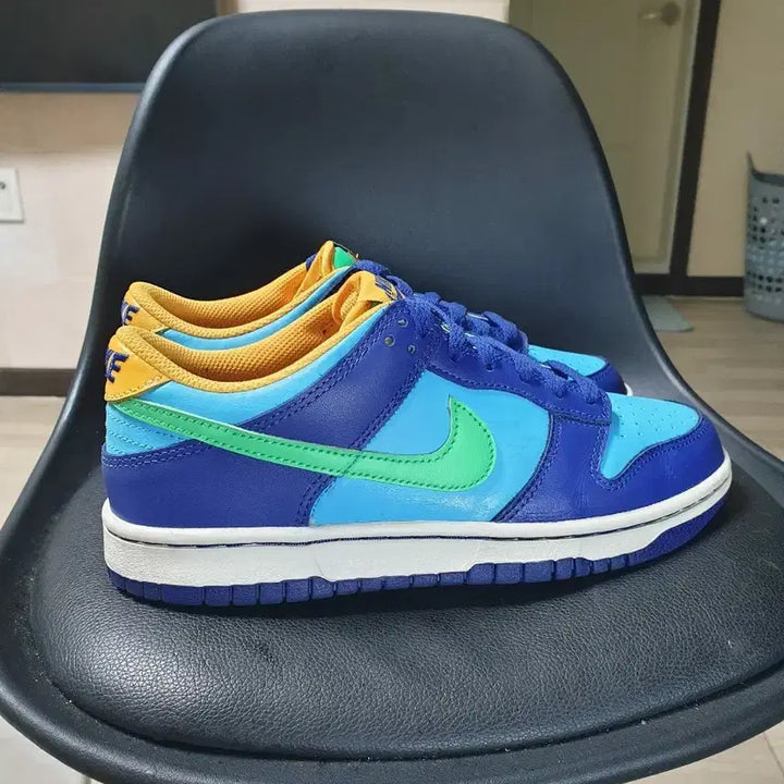 [BUNJANG] Nike Dunk Low Blue/Green Sneakers (240) / 나이키 덩크 로우 블루/그린 스니커즈 240