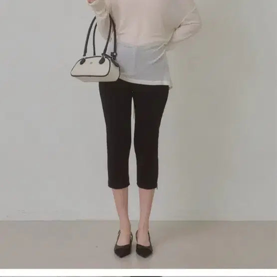 [BUNJANG] ebre Capri Zipper Slit Pants Size S / ebre 에브레 카프리지퍼슬릿PT s사이즈