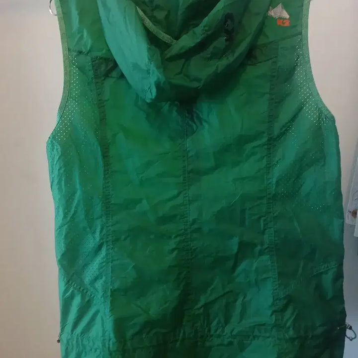 [BUNJANG] K2 Green Windbreaker Vest Size 100 / K2 그린색 바람막이 조끼 100