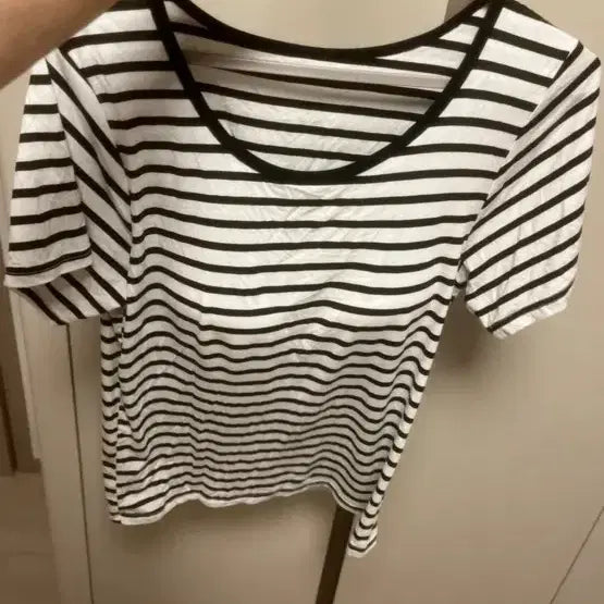 [BUNJANG] Striped T-Shirt with Built-in Bra Pads / 시원찰랑 브라패드내장티