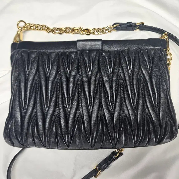 [BUNJANG] Miu Miu Matelassé Crossbody Bag / 정품 미우미우 마테라쎄 크로스백