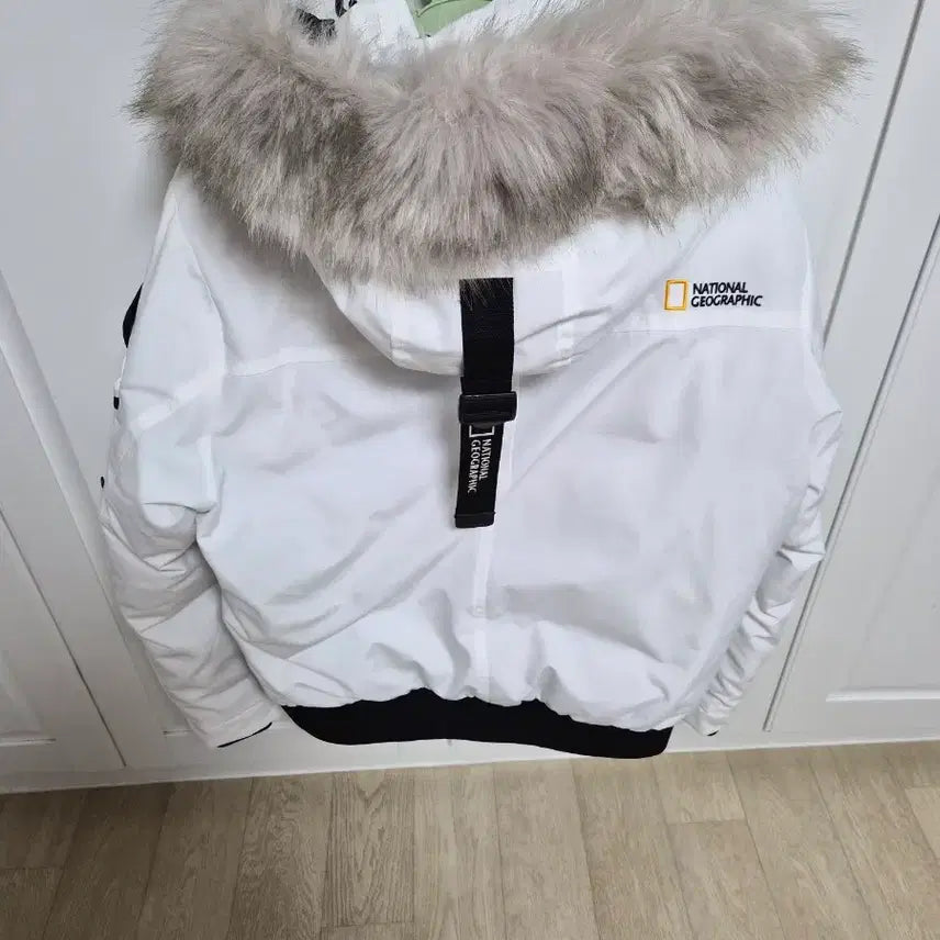[BUNJANG] National Geographic White Padded Jumper / 내셔널지오그래픽 흰색 패딩 점퍼