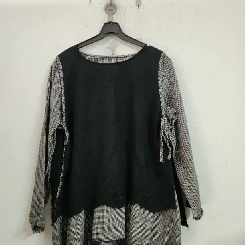 [BUNJANG] Black Layered Check Long Blouse / 블랙 레이어드 체크 롱 블라우스