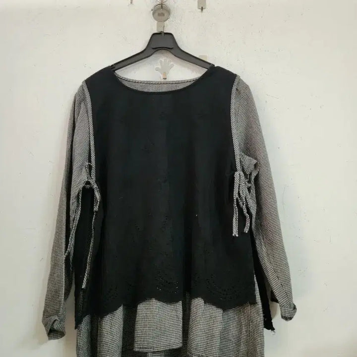 [BUNJANG] Black Layered Check Long Blouse / 블랙 레이어드 체크 롱 블라우스