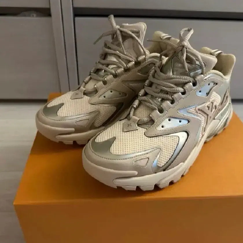 [BUNJANG] Louis Vuitton Runner Tactic Sneakers Size 8 / 루이비통 러너 태틱 8사이즈