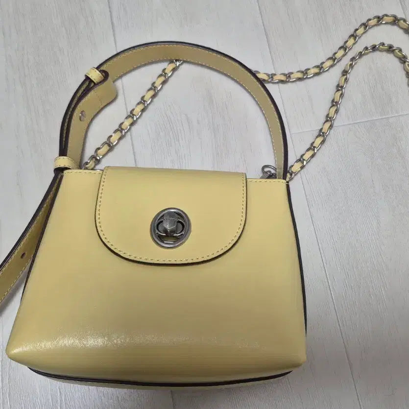 [BUNJANG] Oryany Egg Lock Tote Butter Yellow / 오야니 에그락 토트 - 버터옐로우