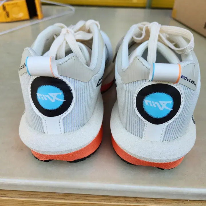 [BUNJANG] SOVCOELUY Running Shoes White Orange / SOVCOELUY 운동화 화이트 오렌지