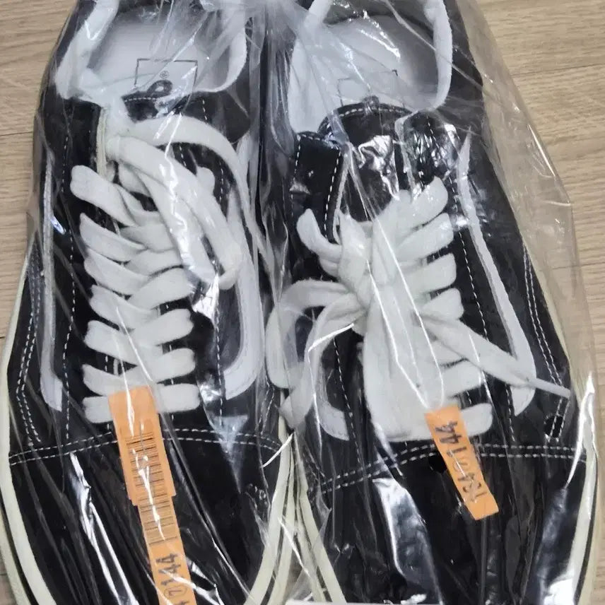 [BUNJANG] Vans Old Skool Black Sneakers Size 285 / Vans Old Skool 블랙 스니커즈 285