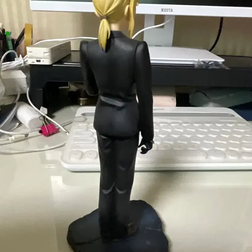 [BUNJANG] Fate/Zero Saber Artoria Suit Form Figure / 페이트 제로 페제 세이버 알트리아 정장 정장폼 피규어