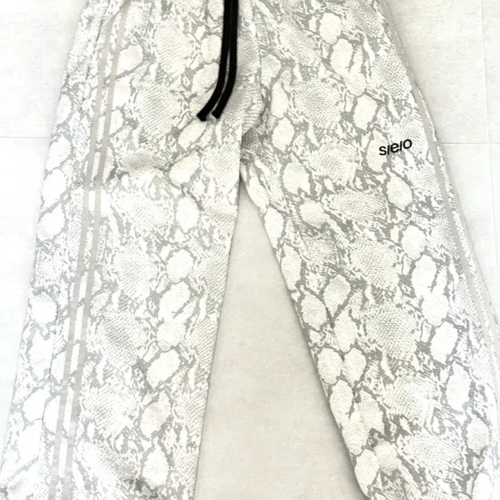 [BUNJANG] S/E/O Seoul Python Side-Trim Sweatpants White Size 2 / S/E/O 에스이오 파이톤 스웻팬츠 2
