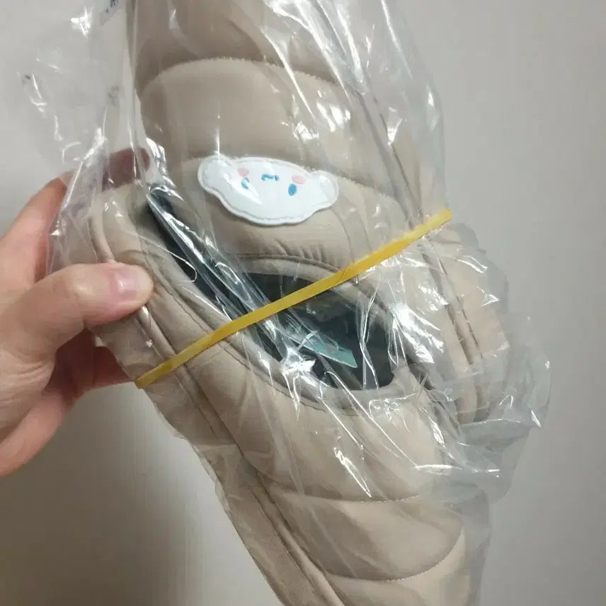 [BUNJANG] Sanrio Cinnamoroll Padded Slippers (Size 250) / 250 산리오 정품 시나모롤 패딩 슬리퍼