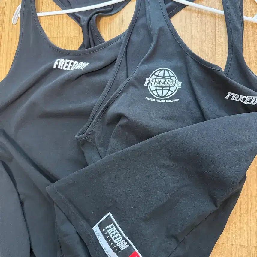 [BUNJANG] Freedom Sleeveless Top Bundle Set / 프리덤 나시 일괄