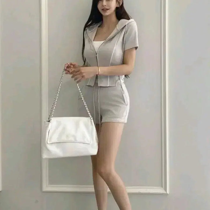 [BUNJANG] Twice Jihyo "TWICE LIGHTS" Oversized T-shirt Set / 티나니 스위트글램 삥줄 비키 반팔 후드집업 반바지 세트 블랙, 베이지