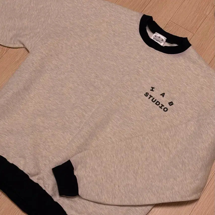 [BUNJANG] IAB Studio Sweatshirt Oatmeal Navy XL / 아이앱 스튜디오 스웨트셔츠 오트밀 네이비 XL