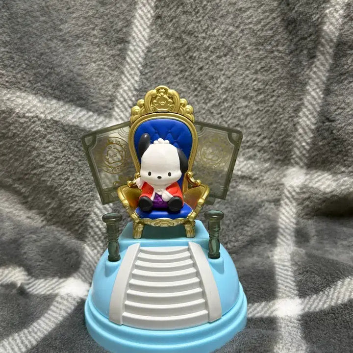 [BUNJANG] Riotoy Royal Chair Pochacco Figure / 리오토이 로열 체어 산리오 포차코 피규어