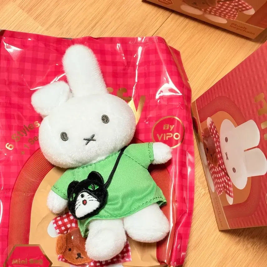 [BUNJANG] Miffy Mini Bag Series Dan Keychain / 미피 미니백 시리즈 댄 키링