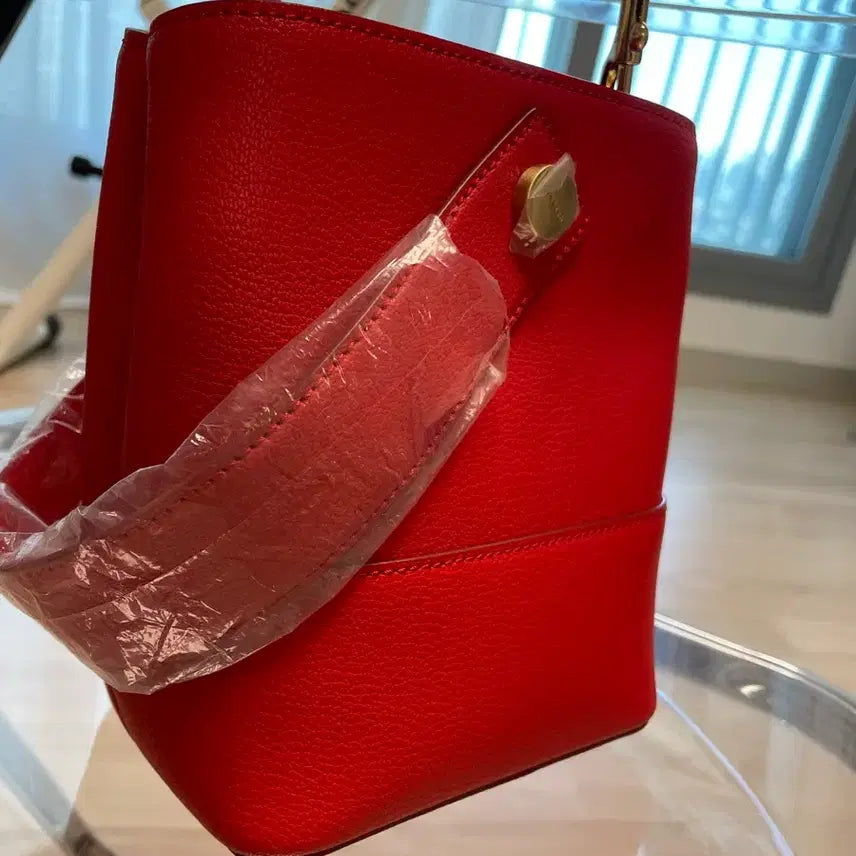 [BUNJANG] Ostkaka Mini Crossbody Bag (Cowhide) / 오스트카카 미니 크로스백 새상품(소가죽)