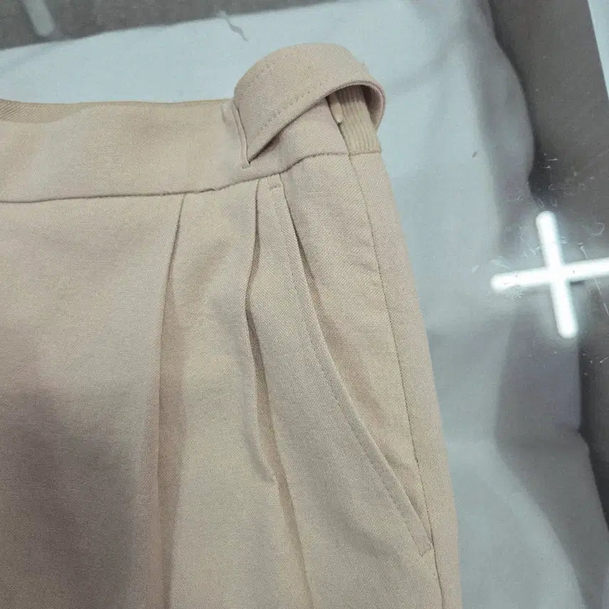 [BUNJANG] SJ SJ Beige Pinched-Tuck Slacks Pants / [SJ SJ] 뒷밴딩 베이지 핀턱 슬랙스 팬츠 한섬