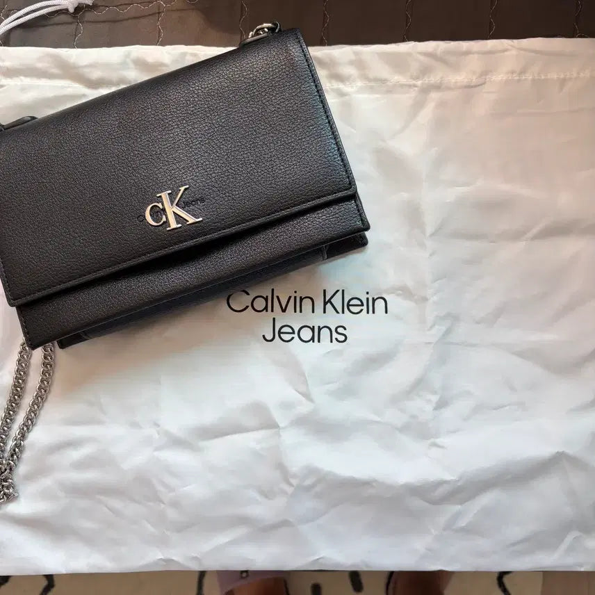 [BUNJANG] Calvin Klein CKJ Monogram Chain Shoulder Bag Black / 캘빈클라인 CKJ 모노그램 체인 숄더백 블랙