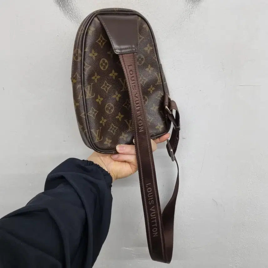[BUNJANG] Leather Crossbody Sling Bag / [free size] 레더 크로스백 슬링백