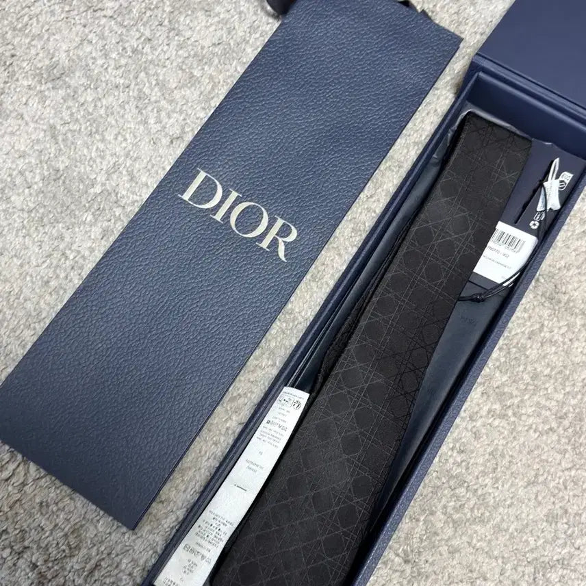 [BUNJANG] Dior Cannage Pattern Silk Necktie / 디올 까나쥬 패턴 넥타이 새상품급