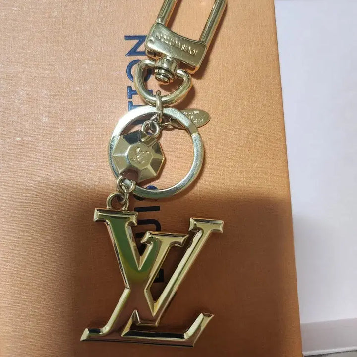 [BUNJANG] Louis Vuitton Facette Gold Keyring / 루이비통 파셋 금장 키링