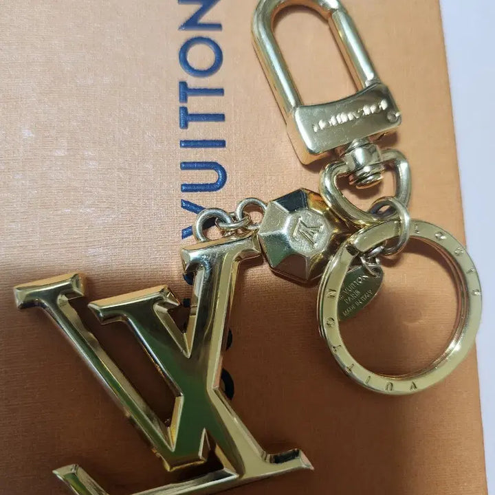 [BUNJANG] Louis Vuitton Facette Gold Keyring / 루이비통 파셋 금장 키링