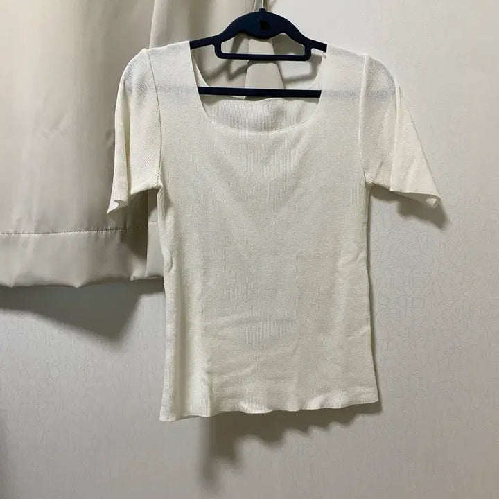 [BUNJANG] Square Neck Short Sleeve T-Shirt / 스퀘어넥 반팔
