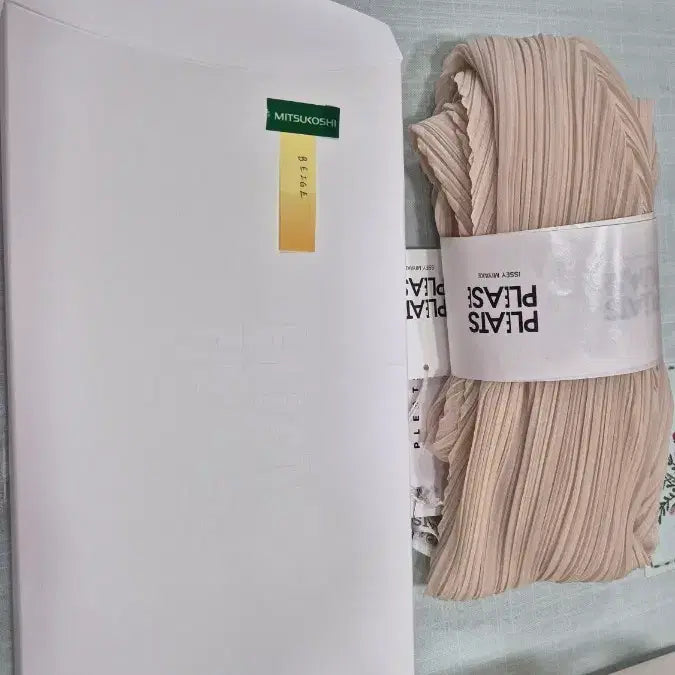 [BUNJANG] Pleats Please Beige Pleated Scarf / 플리츠 플리즈 베이지 플리츠 스카프 새상품