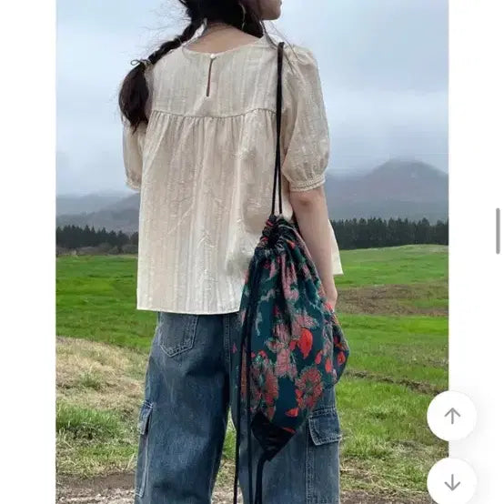 [BUNJANG] Kim Ahop Punching Blouse - Beige / 김아홉 펀칭 블라우스 베이지 새상품