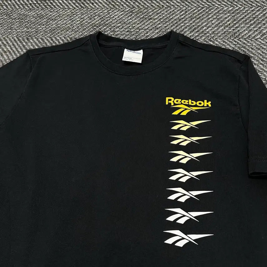 [BUNJANG] Reebok Classic Logo Pattern Short Sleeve T-Shirt / 리복 클래식 로고 패턴 반팔티 빈티지 만원