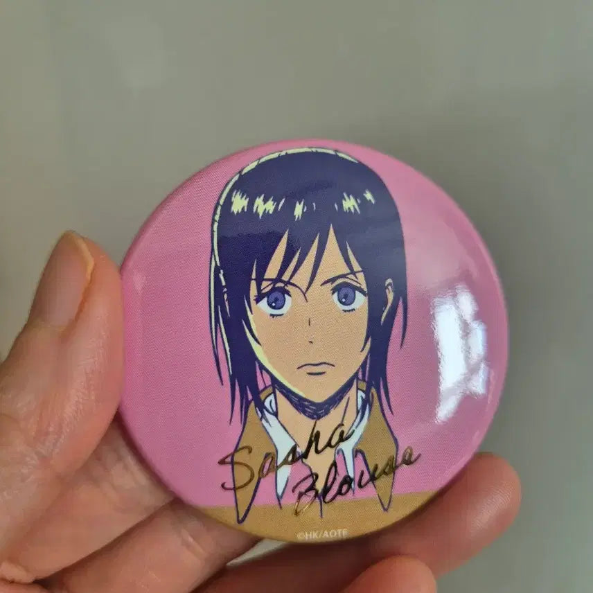 [BUNJANG] Attack on Titan Sasha Gilded Can Badge / 진격의거인 위트 사샤 금박캔뱃지