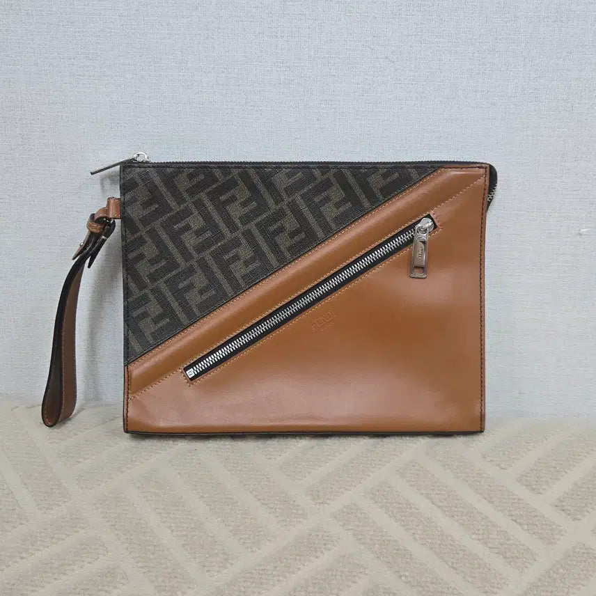 [BUNJANG] Fendi Clutch Bag Full Box / [번개케어환영] 펜디 클러치백 풀박스