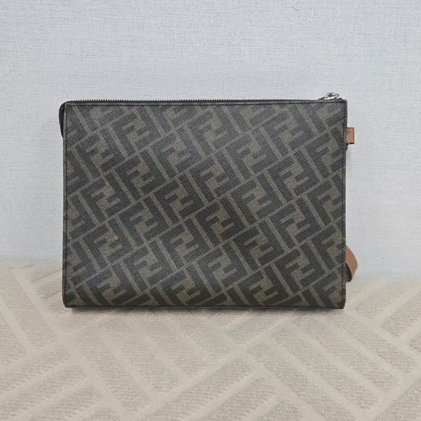 [BUNJANG] Fendi Clutch Bag Full Box / [번개케어환영] 펜디 클러치백 풀박스