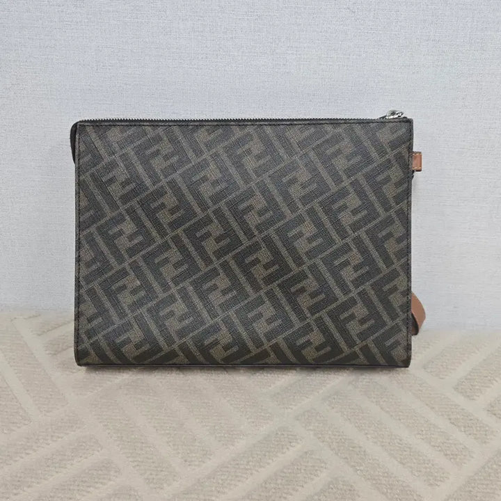 [BUNJANG] Fendi Clutch Bag Full Box / [번개케어환영] 펜디 클러치백 풀박스