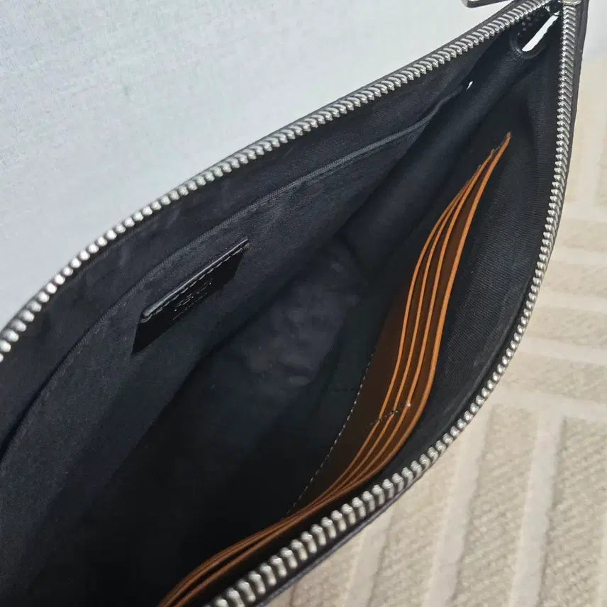[BUNJANG] Fendi Clutch Bag Full Box / [번개케어환영] 펜디 클러치백 풀박스