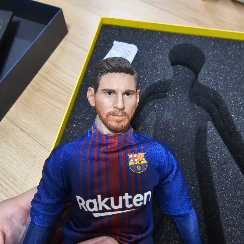 [BUNJANG] Lionel Messi Barcelona Figure (2017-2018) / zcwo  17-18시즌  바르셀로나 메시 피규어 팝니다