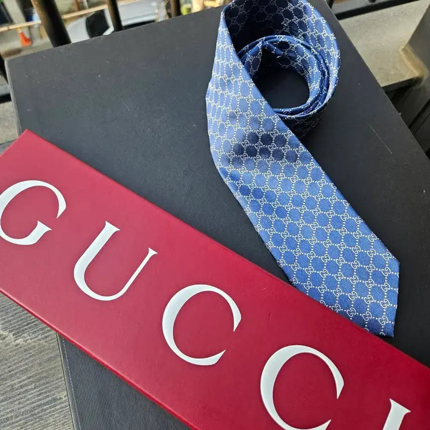 [BUNJANG] Gucci GG Logo Navy Tie / 구찌 정품 GG 로고 네이비 넥타이 (실착 3회)