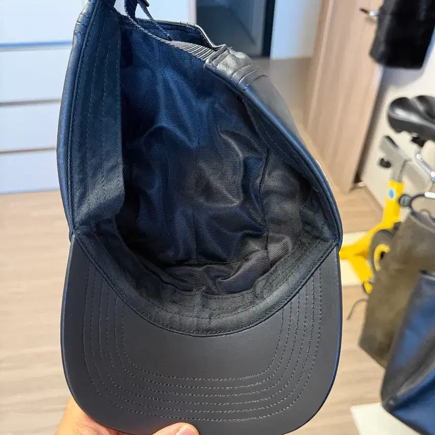 [BUNJANG] Supreme GORE-TEX Leather Camp Cap Black 22SS / 슈프림 고어텍스 레더 캠프캡 블랙 - 22SS