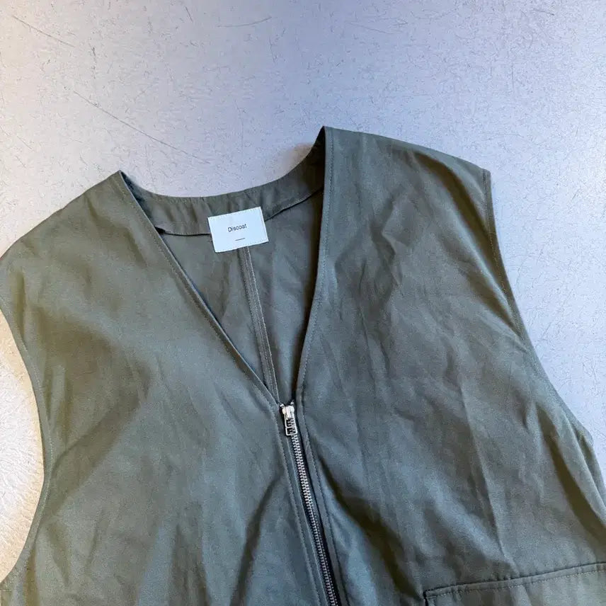 [BUNJANG] Discoat Zip-Up Vest Khaki / 디스코트 집업 베스트 조끼