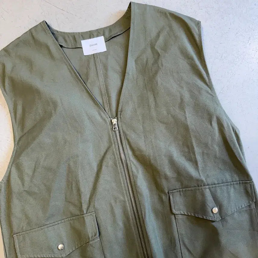 [BUNJANG] Discoat Zip-Up Vest Khaki / 디스코트 집업 베스트 조끼