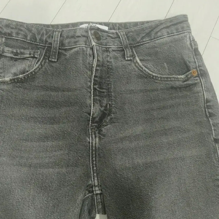 [BUNJANG] Zara Grey Washed Denim Jeans / 자라 그레이 워싱 데님 청바지