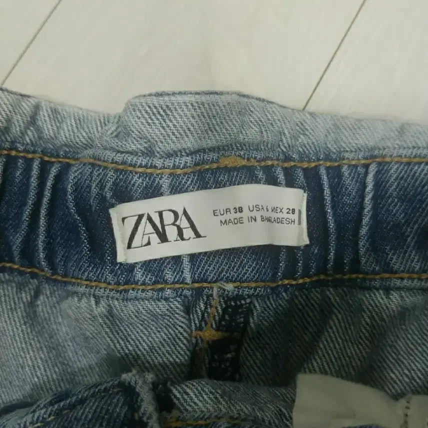 [BUNJANG] Zara Denim Button Design Short Pants / 자라 데님 반바지 단추 디자인 숏팬츠