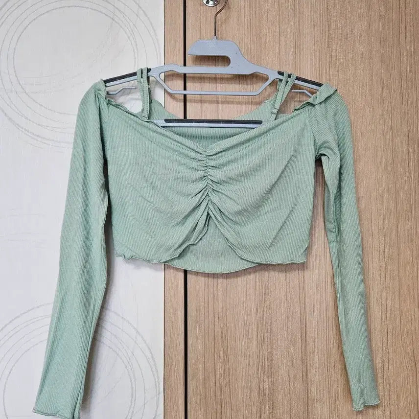 [BUNJANG] Off-Shoulder Crop Top / 오프숄더 티