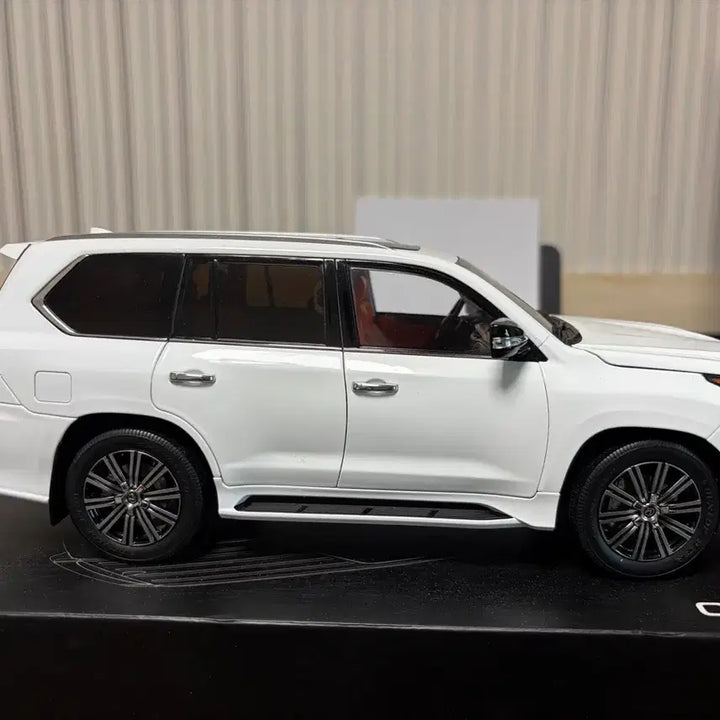 [BUNJANG] LCD Models 1:18 Lexus LX570 Diecast Model / 1:18 LCD 렉서스 LX570 다이캐스트 판매