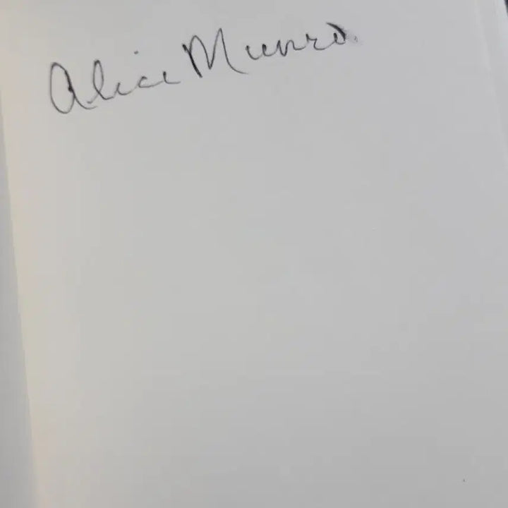 [BUNJANG] Alice Munro Dear Life First Edition / 앨리스 먼로 Dear Life 초판 1쇄 원서