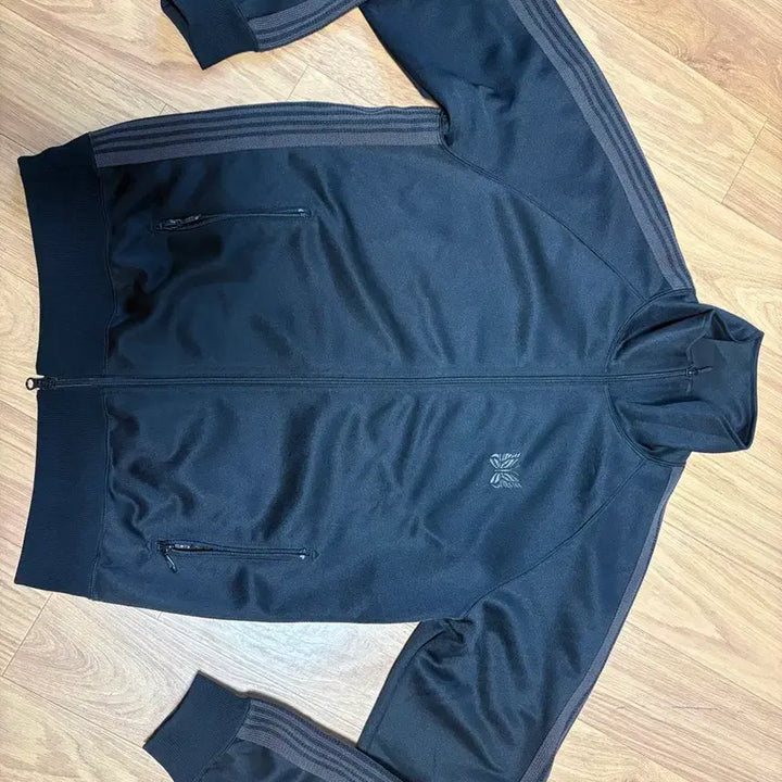 [BUNJANG] Needles Track Jacket Poly Smooth Black Dark Brown / 니들스 트랙 자켓 폴리 스무스 블랙 다크 브라운 M